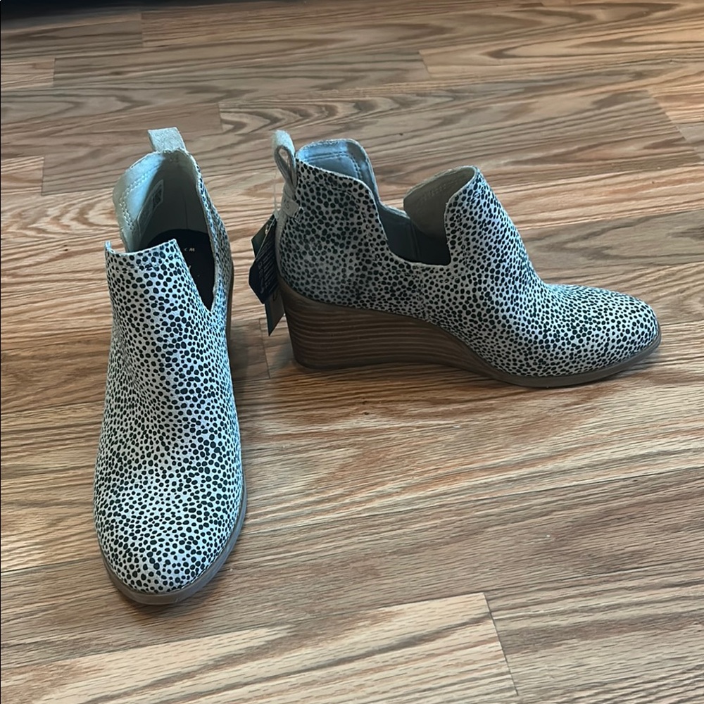 Toms Kallie NWT Speckled Black and White Ankle Booties - Picture 2 of 6